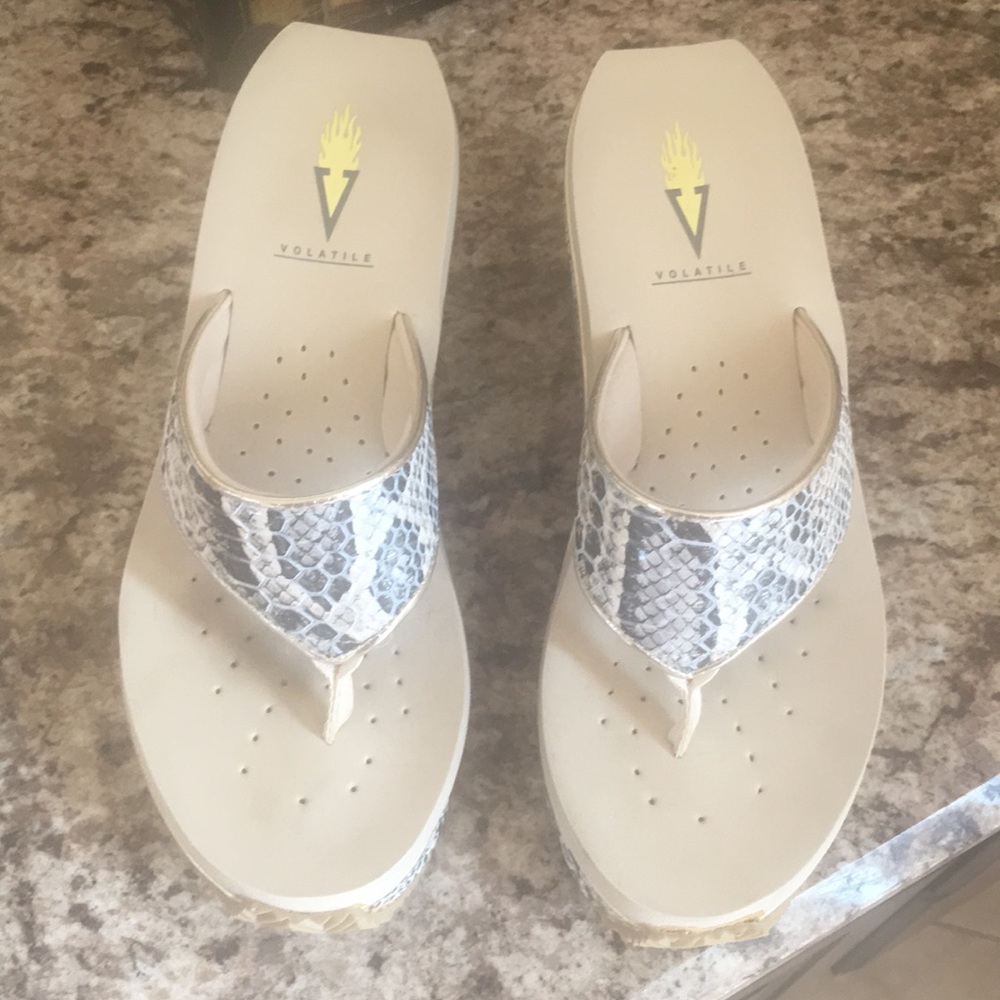 Volatile wedge flip flops